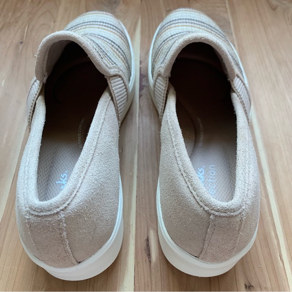 Clarks Collection Double Gore Slip Ons - Picture 8 of 9